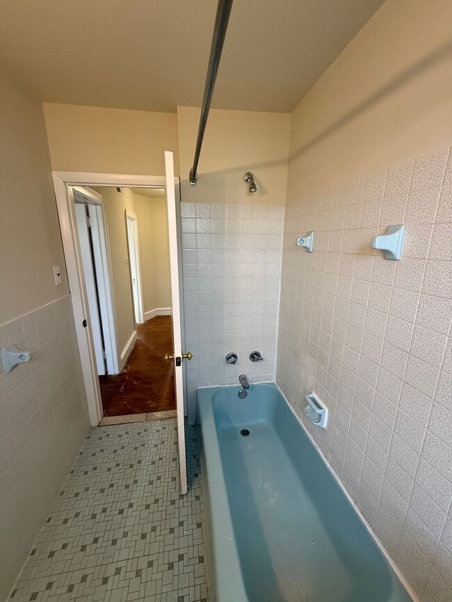 Building Photo - Cute 3 bedroom 1 bathroom in Lawncrest