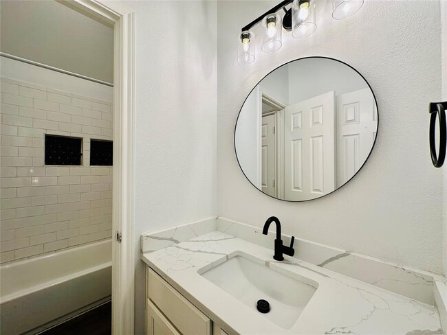 Building Photo - 901 Bethpage Dr