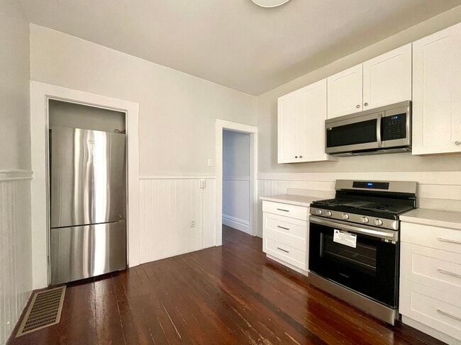 Building Photo - 34 Abbey St