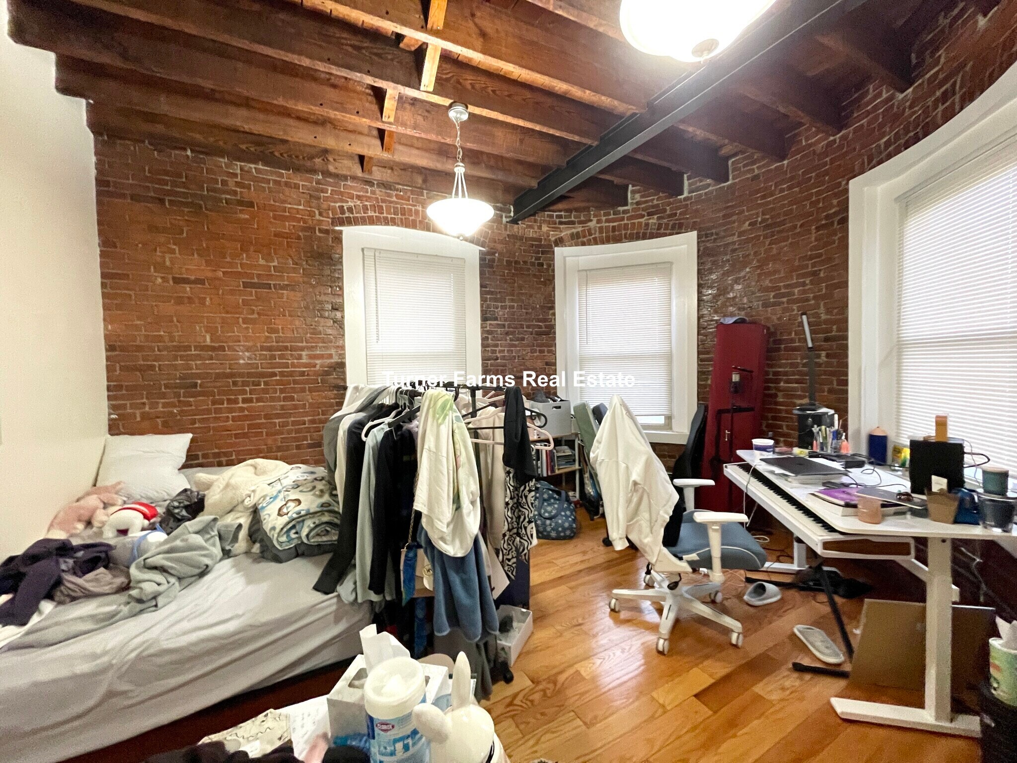 Building Photo - 879 Beacon St