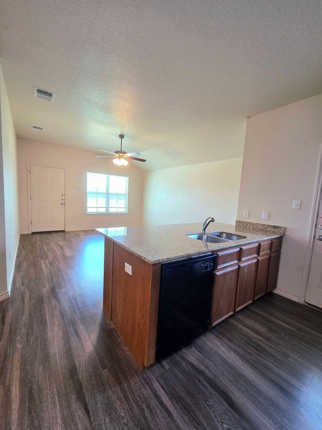 Building Photo - AVAILABLE SOON! (SECTION 8 ACCEPTED)