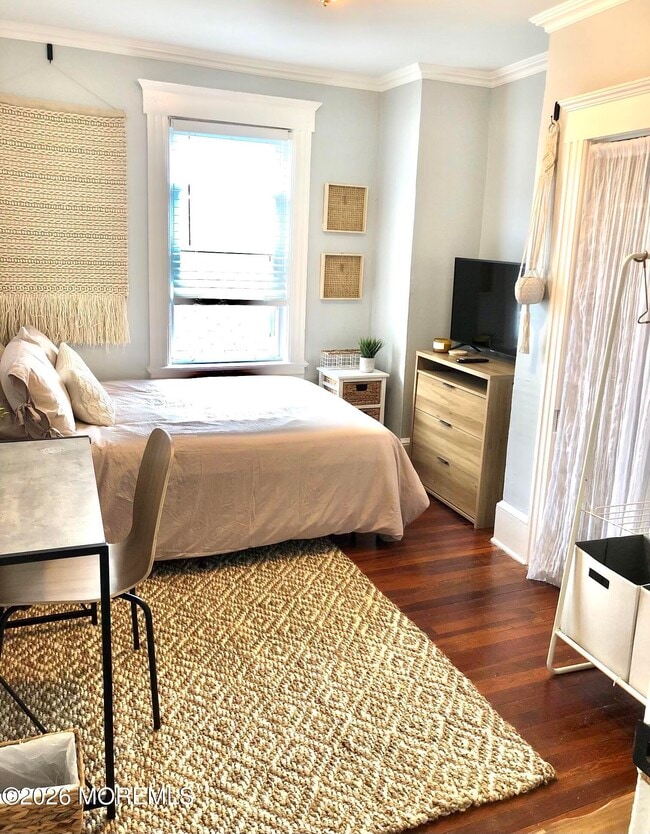 Building Photo - 401 Main St