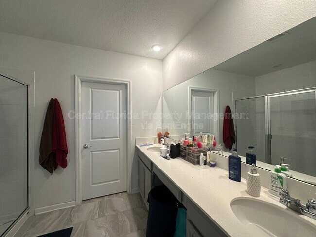 Building Photo - 373 Pineywoods St