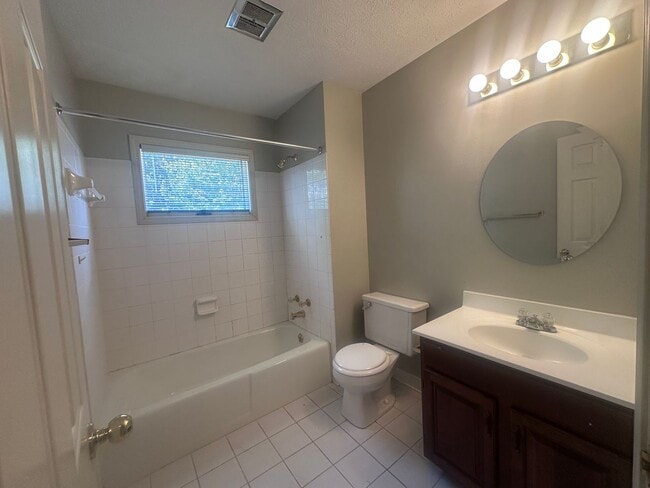 Building Photo - 1002 Juniper Springs Dr