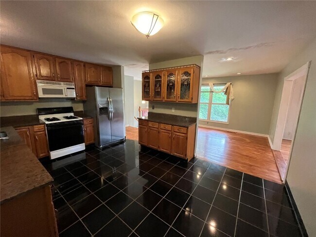 Building Photo - 1054 Woodland Trails Dr