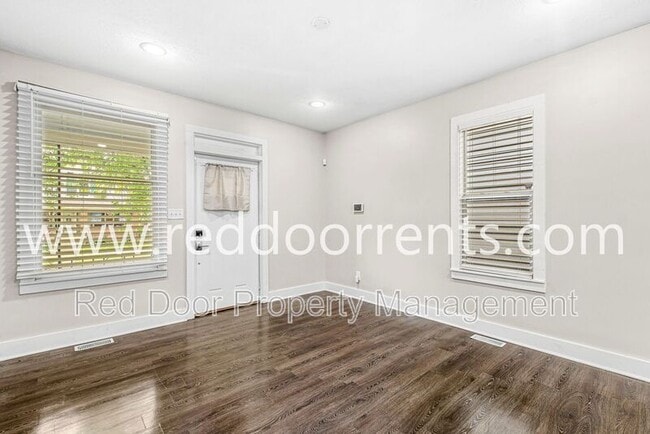 Building Photo - 2028 Hoyt Ave