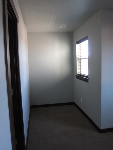 Building Photo - 1906 Leeward Ct