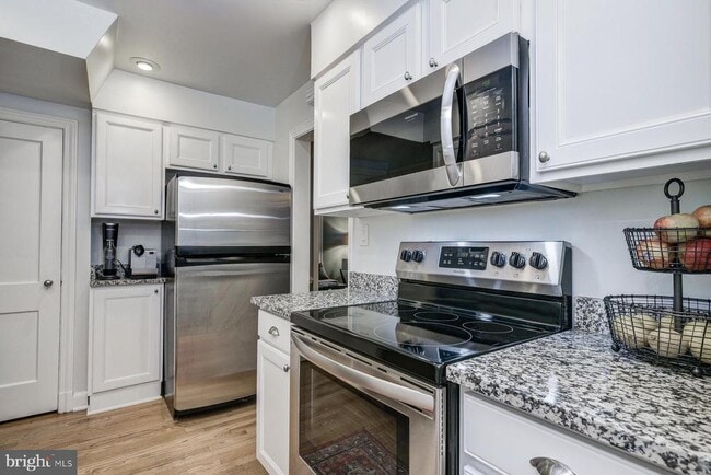 Building Photo - 6007 Welborn Dr