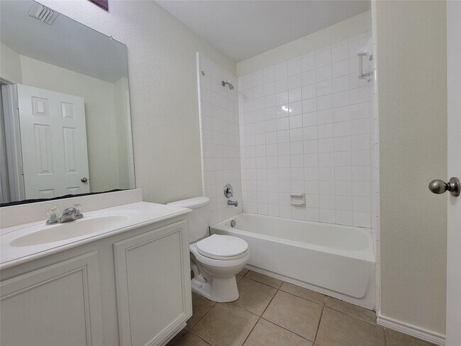 Building Photo - 1028 Utopia Ln