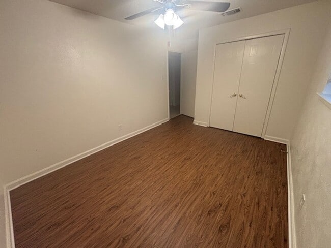 Building Photo - Cute little duplex in Hurst off of Pipeline and Bellaire