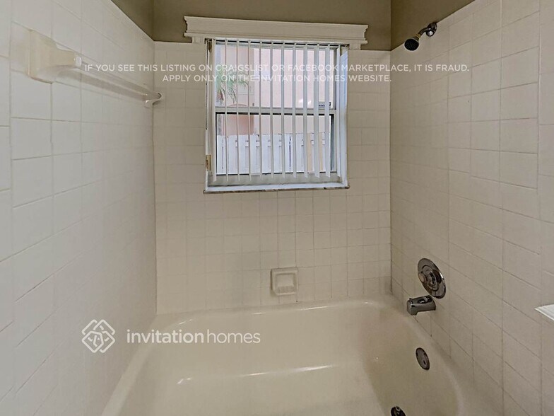 Building Photo - 2794 SW 183rd Ave