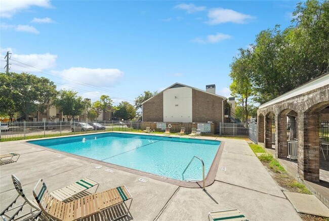 Primary Photo - 3900 Woodchase Dr