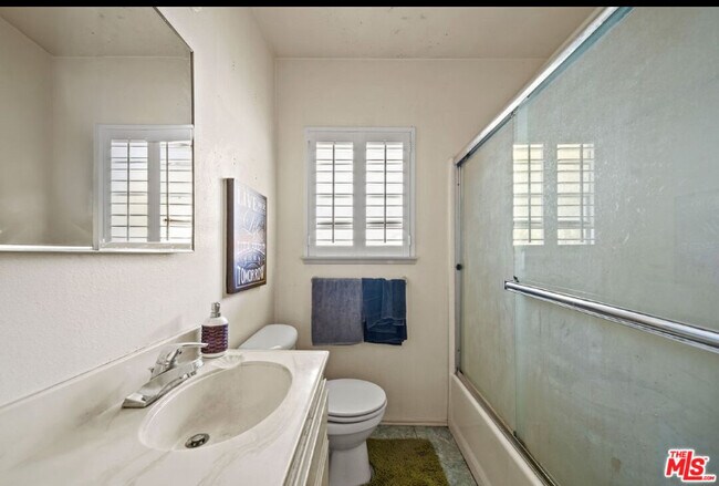 Building Photo - 5882 Bowcroft St