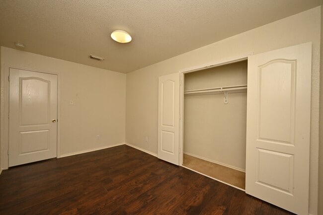 Building Photo - 12518 Sterlingstone Dr