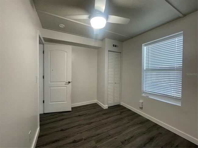 Building Photo - 3202 W Coachman Ave
