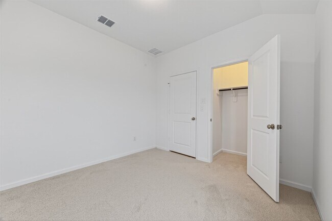 Building Photo - 5015 Bowen Pr Dr