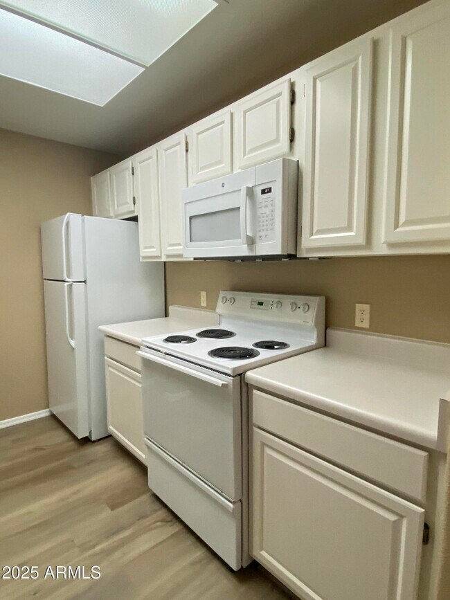 Building Photo - 11375 E Sahuaro Dr