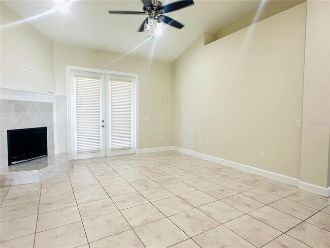 Building Photo - 809 Lake Marie Blvd