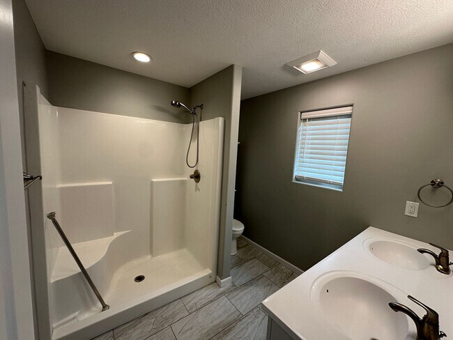 Building Photo - $2500 - Beautiful 3 bed 2 bath home in Sou...