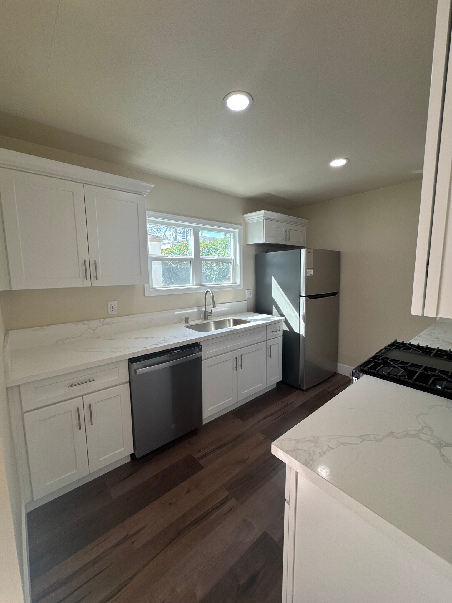 Building Photo - 143 E 1st St