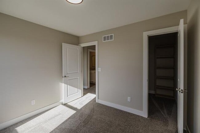 Building Photo - Brand New 5 bed/3.5 bath