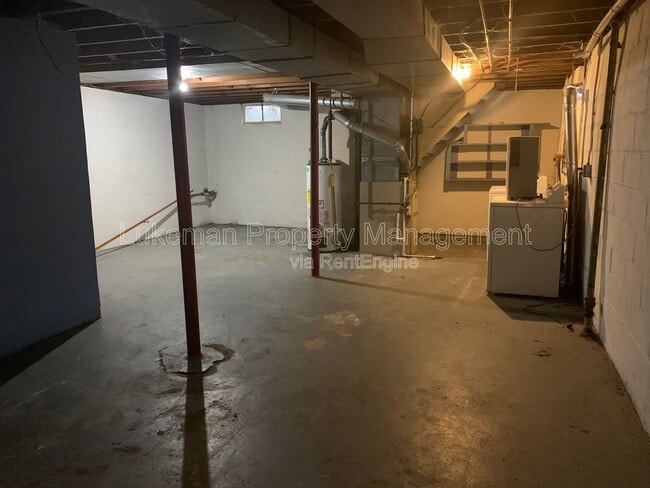 Building Photo - 833 Westmoreland Ave