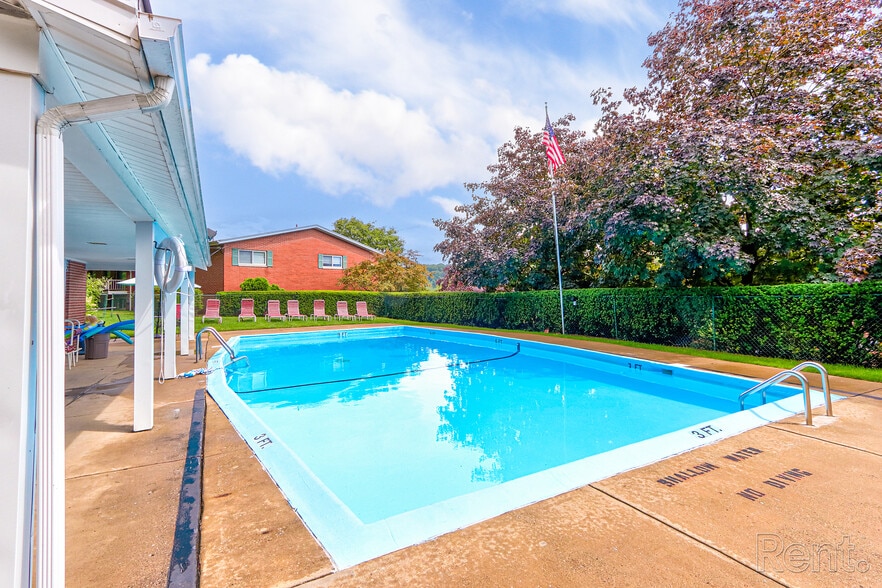 Primary Photo - White Oak Apartments