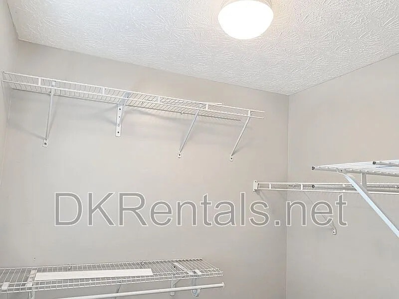 Building Photo - Room in Townhome on Stone Gate Way