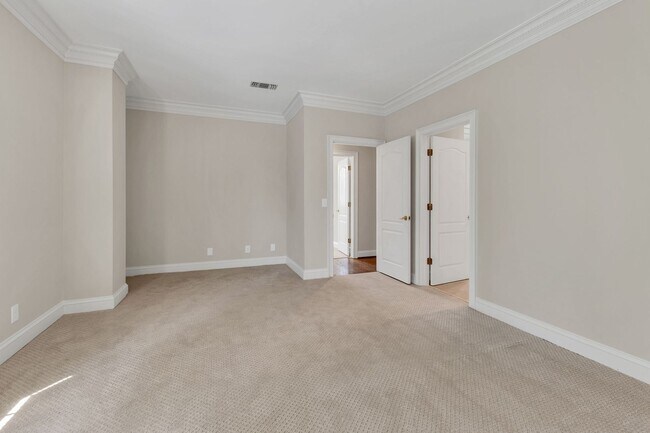 Building Photo - Newly Renovated Condo in The Westende with...