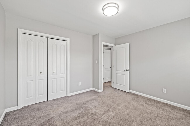 Building Photo - 2152 Sallee Dr