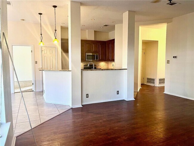 Building Photo - 16831 Bailey Jean Dr