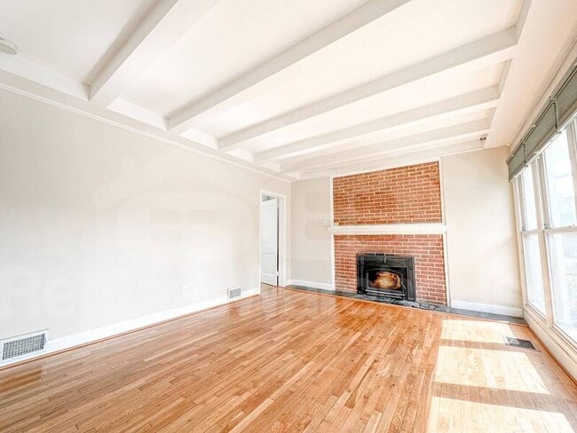 Building Photo - 10307 Insley St