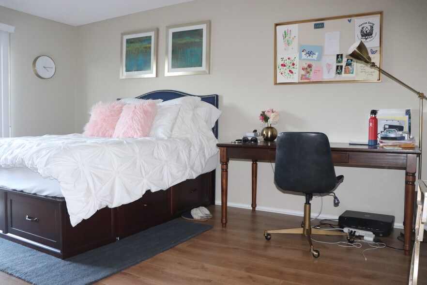 Main Bedroom - 1833 Caddington Dr