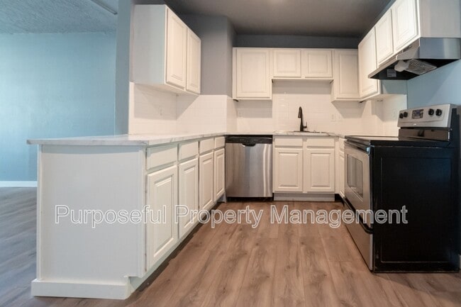 Building Photo - 516 Morrison Ave