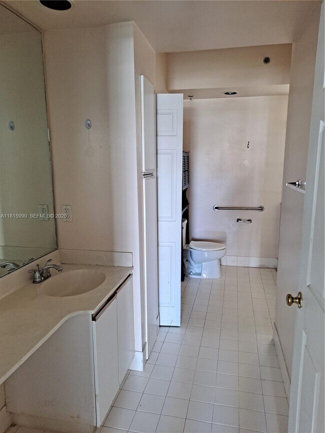 Building Photo - 3255 NE 184th St