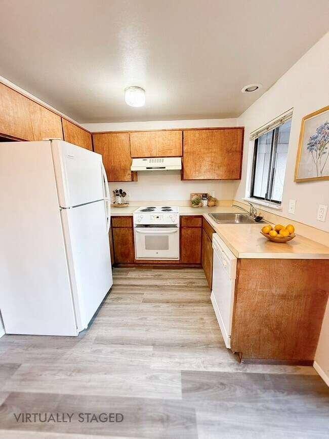 Building Photo - McKinley SW Tri-plex- 00000-MCKI-00