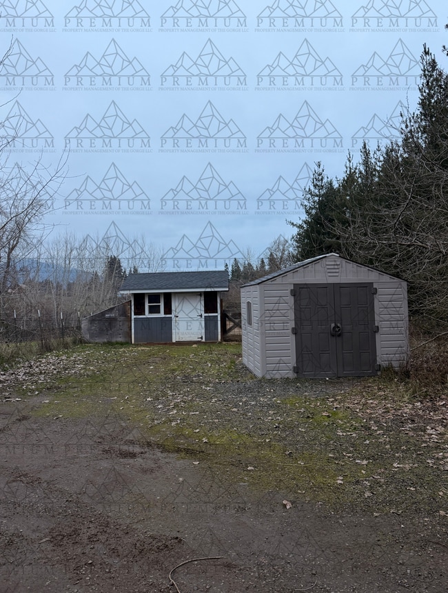 Building Photo - 3 Bedroom 2 Bathroom - Hood River