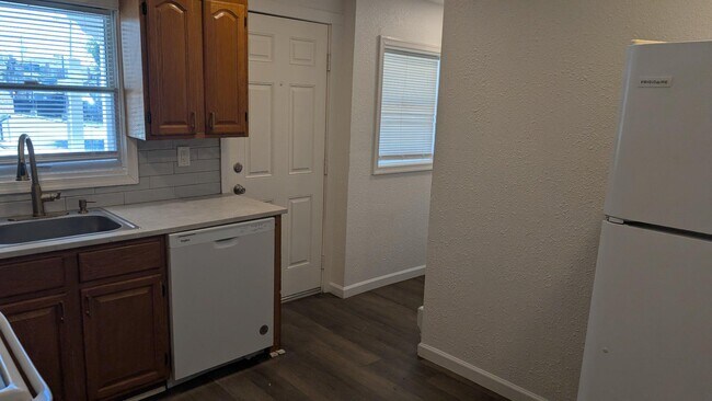Building Photo - 270 Calder St