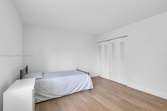 Building Photo - 9125 SW 77th Ave