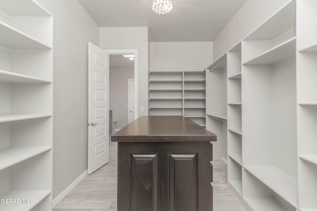 Building Photo - 864 Lemington St