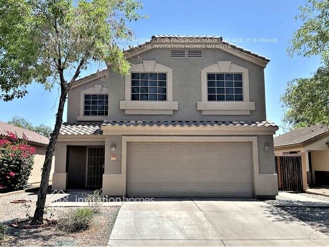 Building Photo - 423 S Sabrina