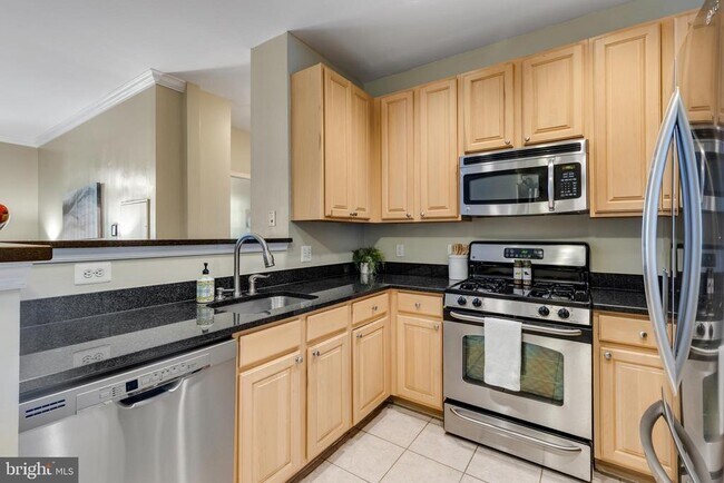 Building Photo - 2465 Army Navy Dr