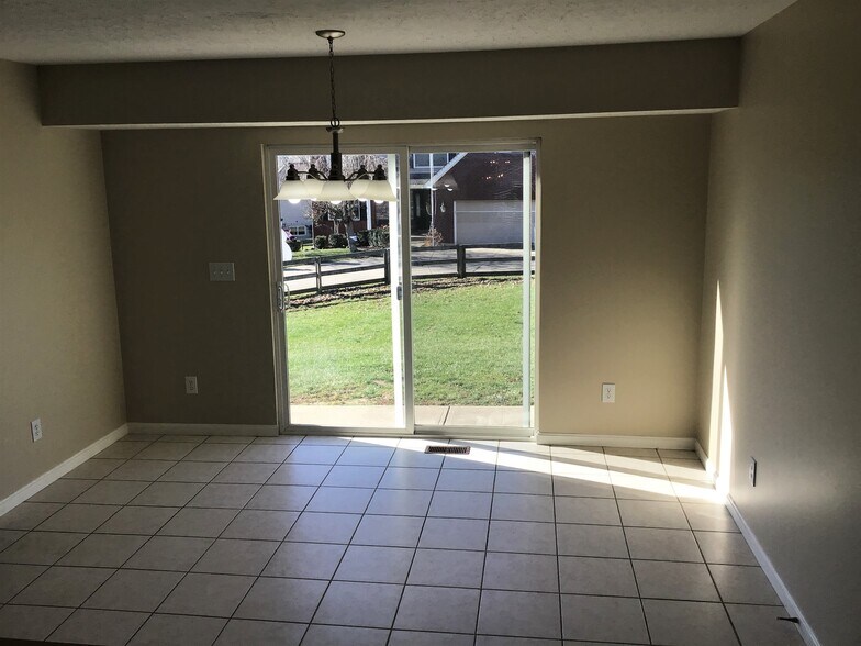 Building Photo - 3018 Danbury Dr