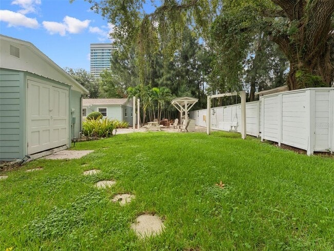 Building Photo - 3102 W San Juan St