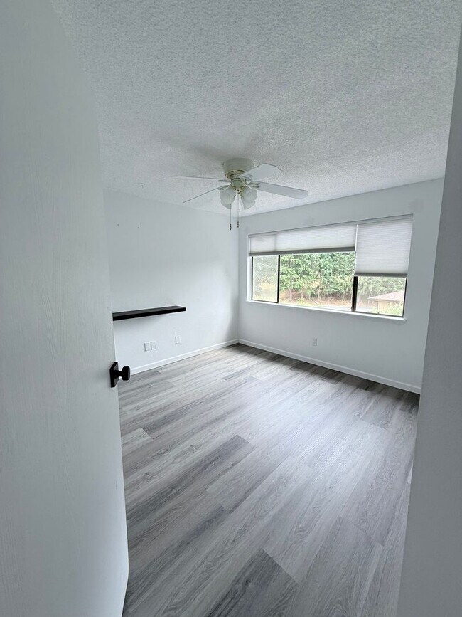 Building Photo - Charming 3-Bed Condo in Quail Run | Pool, ...