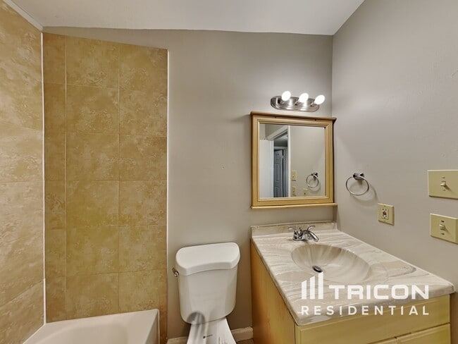 Building Photo - 2869 Webley Dr NE