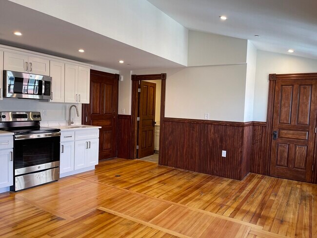 Building Photo - 41 Summer St