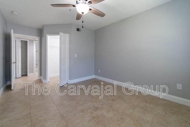 Building Photo - 725 Crest Pines Dr
