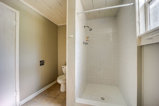 Building Photo - Freshly Updated 3 Bedroom Home