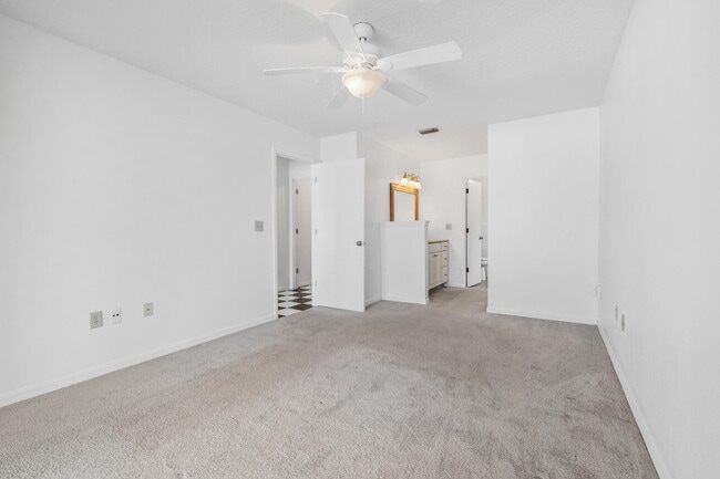 Building Photo - 809 Kara Cir